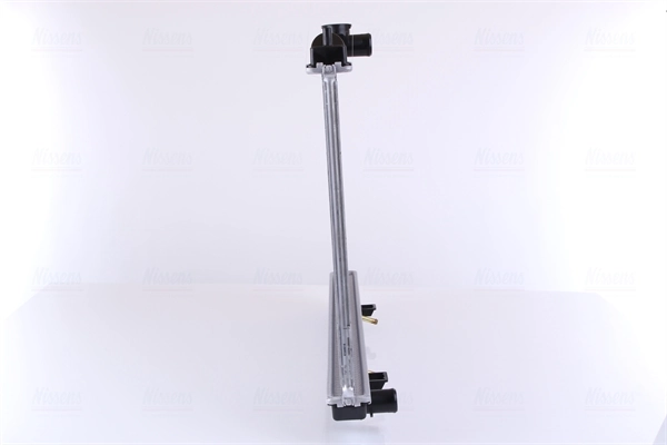 Радіатор охолодження двигуна на Nissan Almera II N16