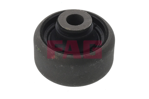 Сайлентблок переднього важеля QS1701BP Q-top