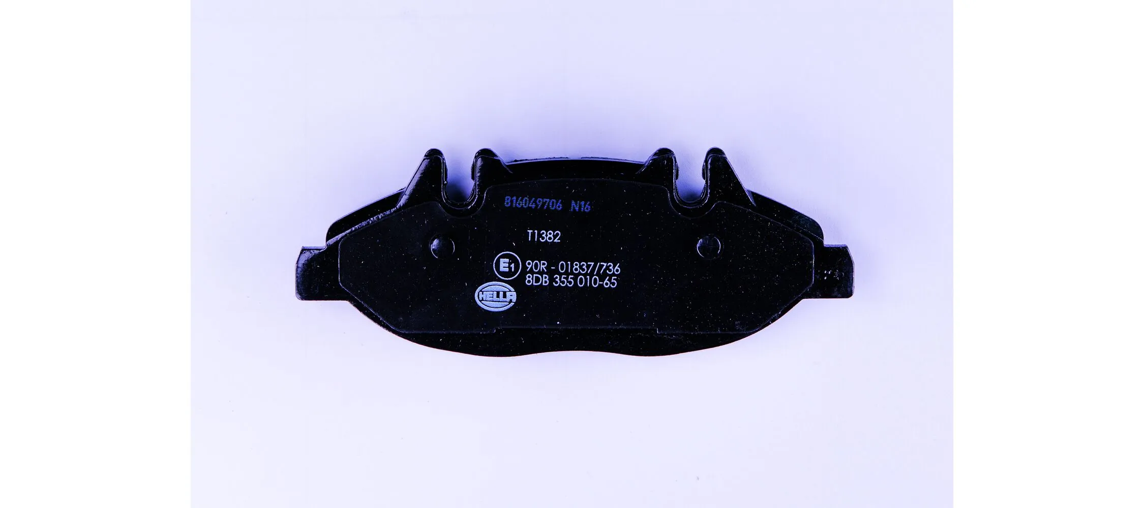 8DB355010651 HELLA Передні гальмівні колодки