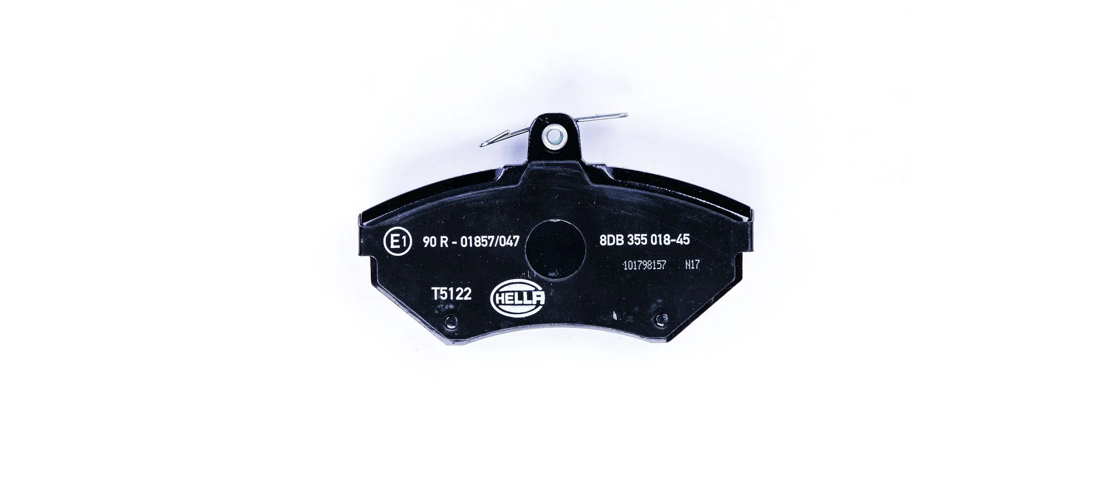 8DB355018451 HELLA Передні гальмівні колодки