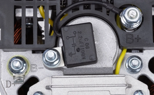 Авто генератор на Alfa Romeo 33  905