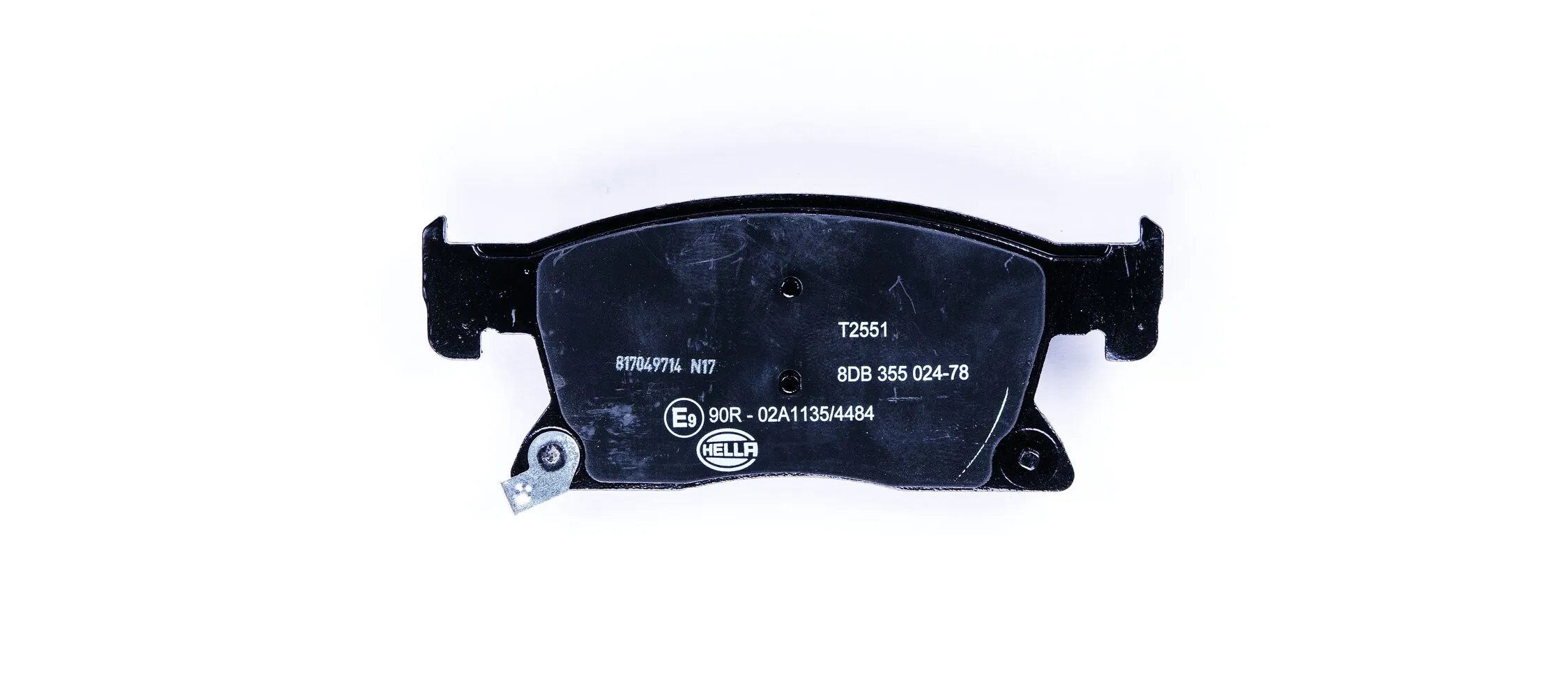 8DB355024781 HELLA Передні гальмівні колодки