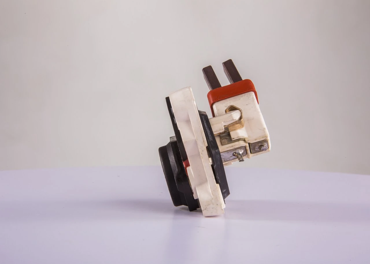 Реле зарядки генератора Bosch 2127311001 ціна, від 13.69 USD