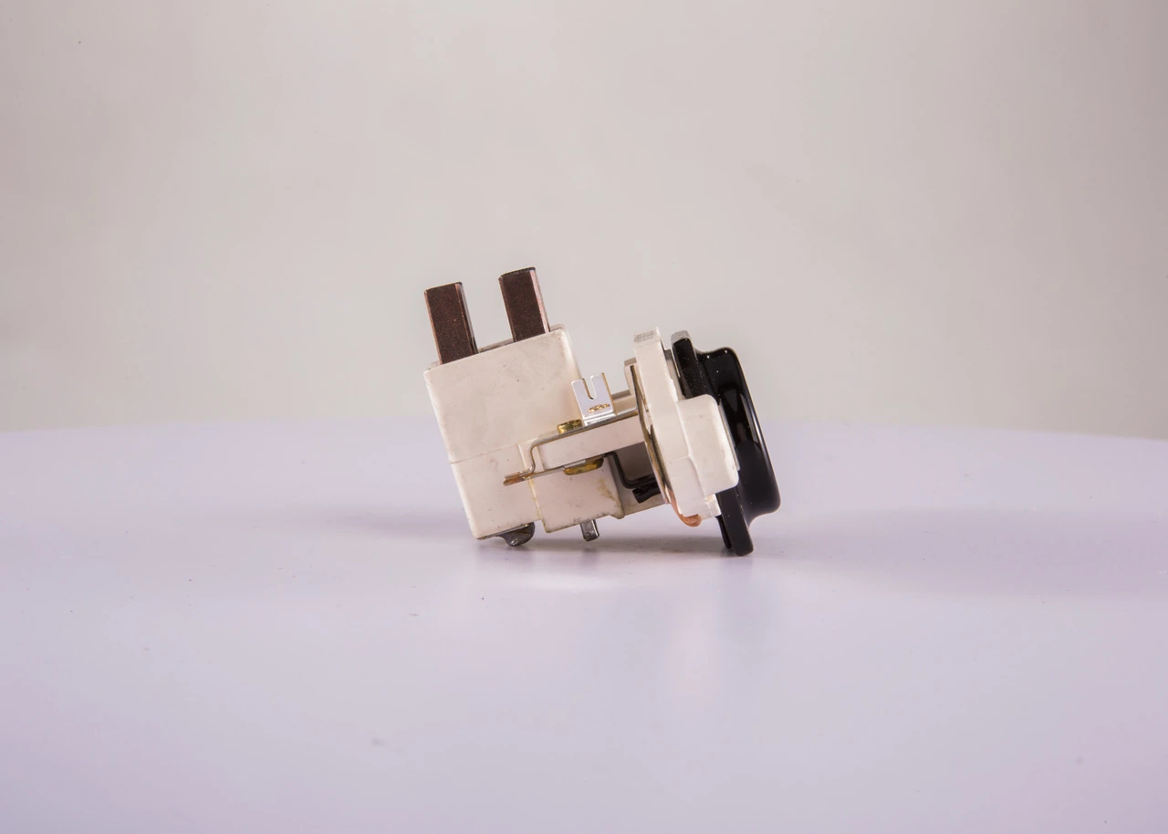 Купити 1197311090 Bosch Реле регулятор напруги генератора