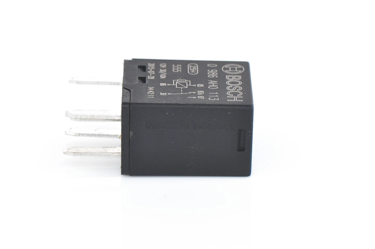  Bosch 0986AH0113 ціна, від 3.52 USD