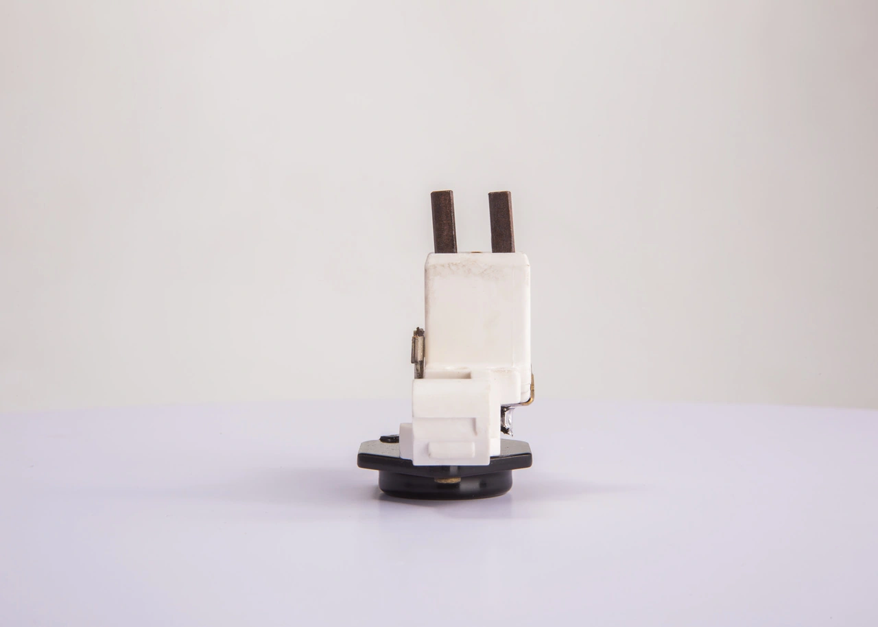 Купити 1197311235 Bosch Реле регулятор напруги генератора