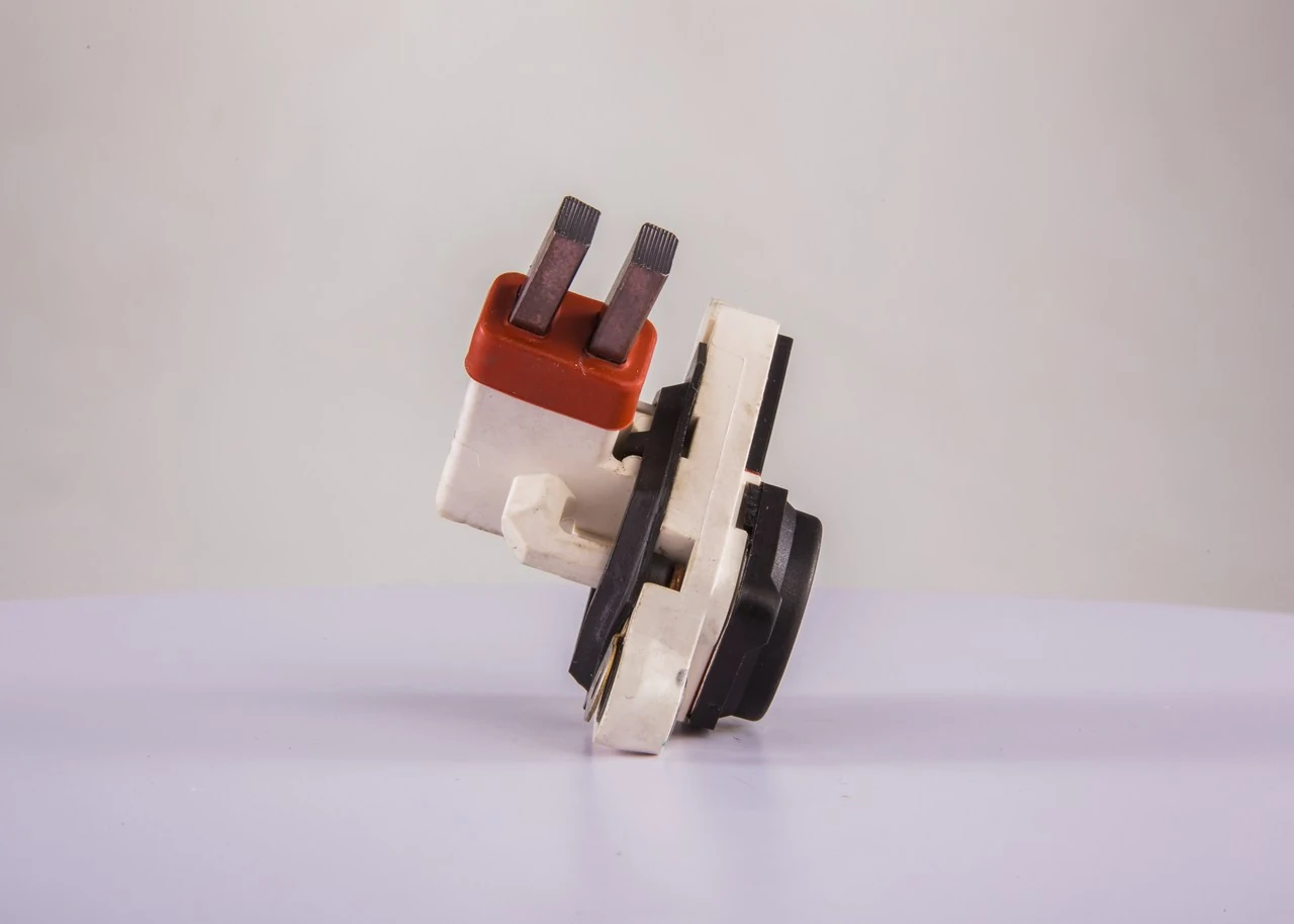 2127311001 Bosch Реле-регулятор (напруги)