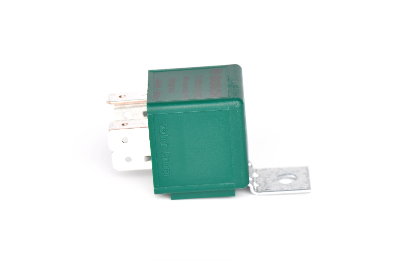 Реле фар передніх Bosch 0332015001 ціна, від 18.02 USD