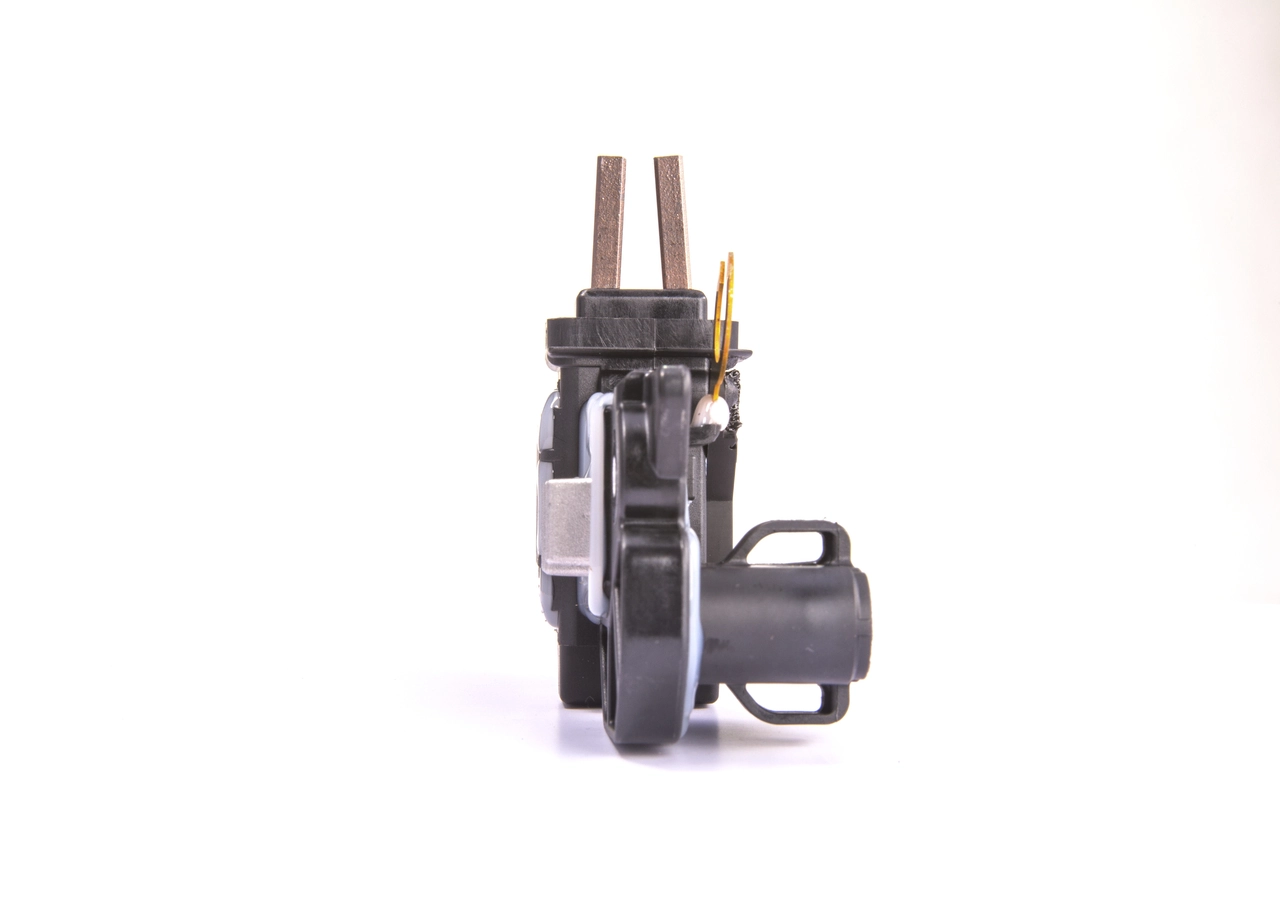 F00MA45253 Bosch Реле-регулятор (напруги)