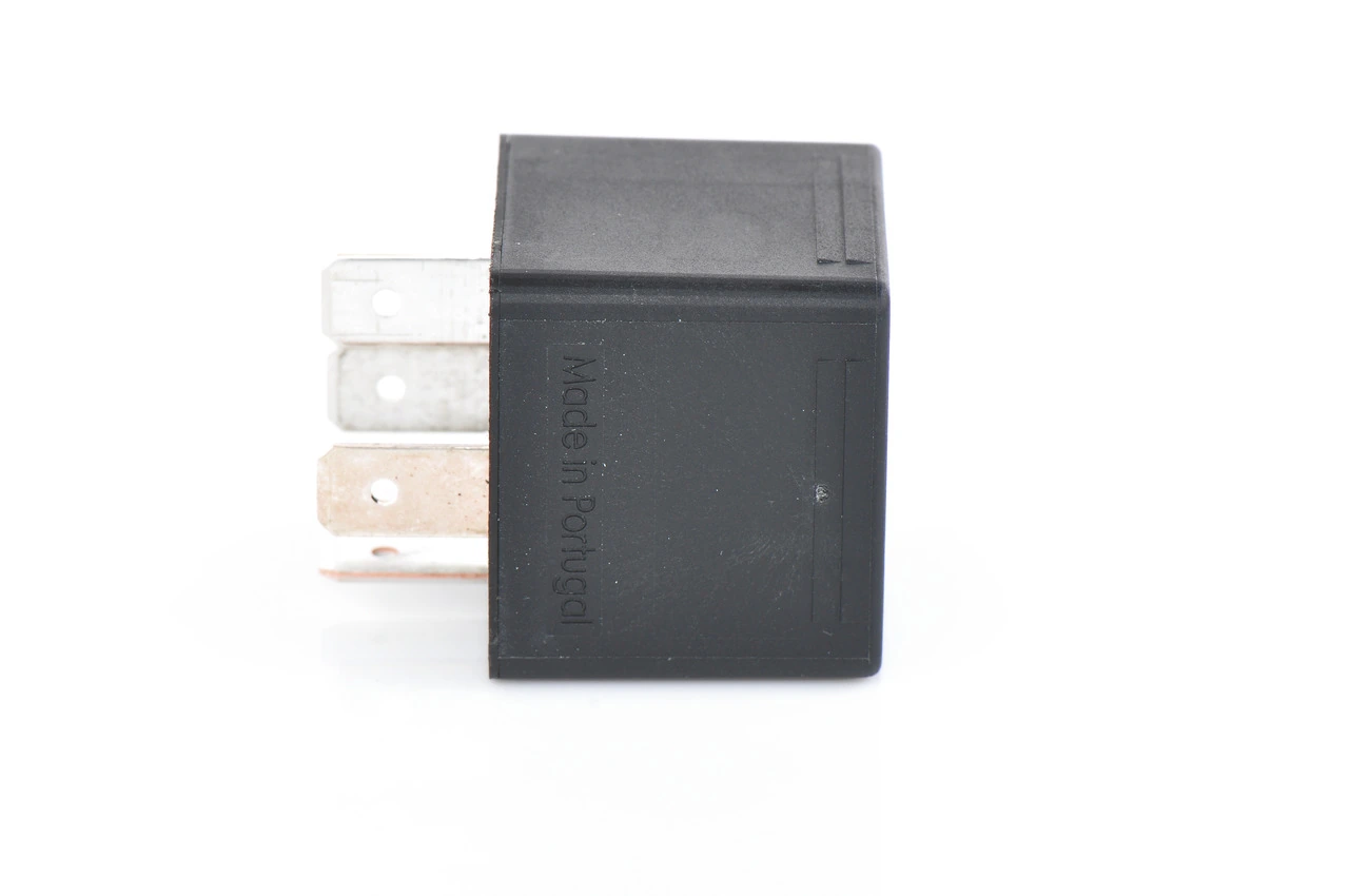 Реле кондиціонера Bosch 0332019457 ціна, від 2.41 USD
