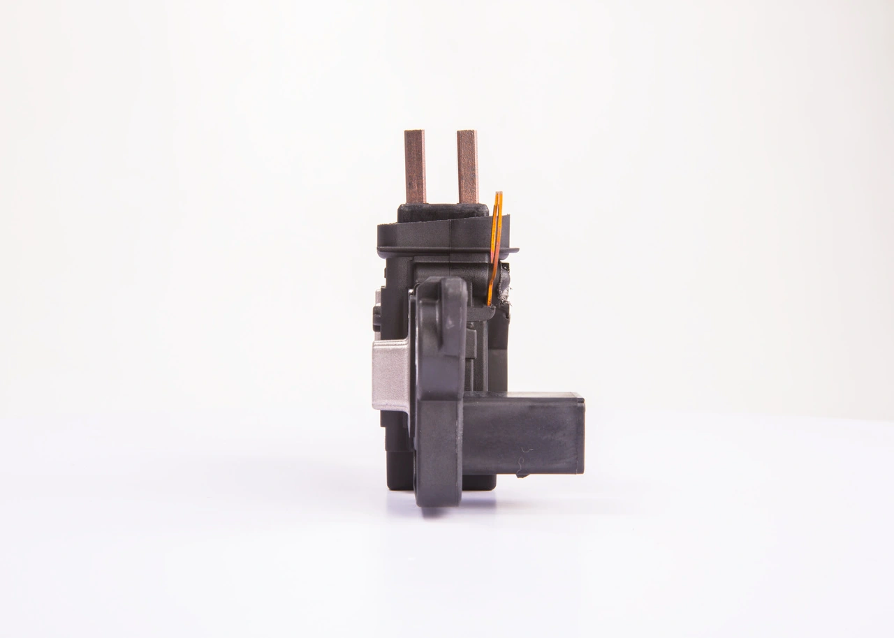 Купити F00M144147 Bosch Реле регулятор напруги генератора