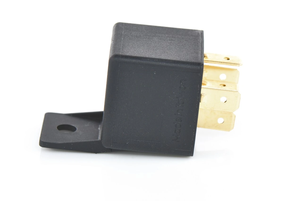 Автомобільні реле поворотів Bosch 0986AH0150 ціна, від 2.46 USD