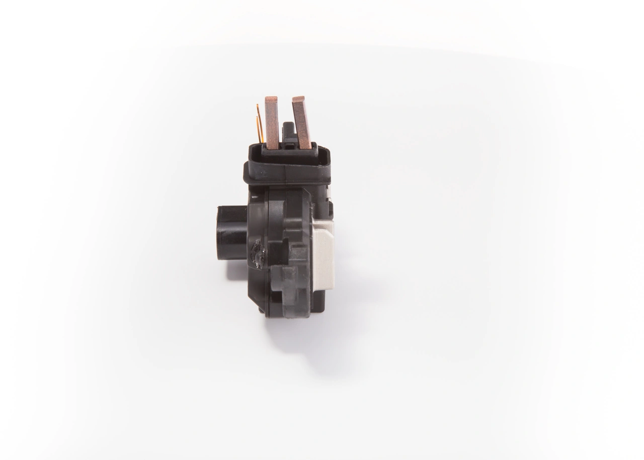 F00MA45303 Bosch Реле-регулятор (напруги)