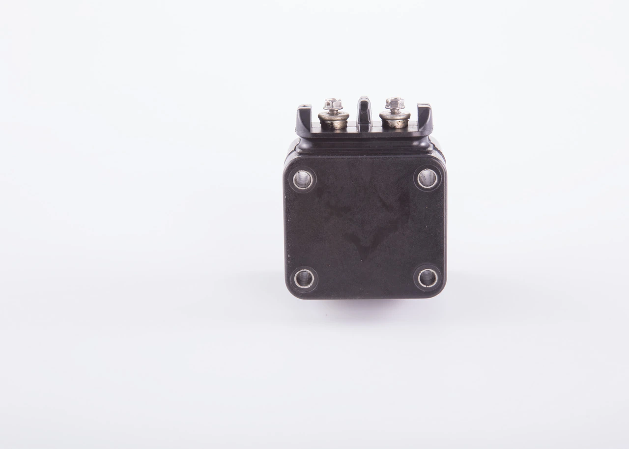 F00HN37431 Bosch Тягове реле стартера