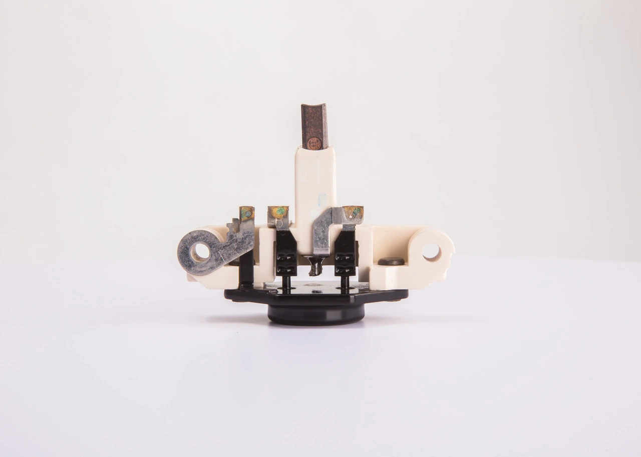 Реле зарядки генератора Bosch 1197311233 ціна, від 6.06 USD
