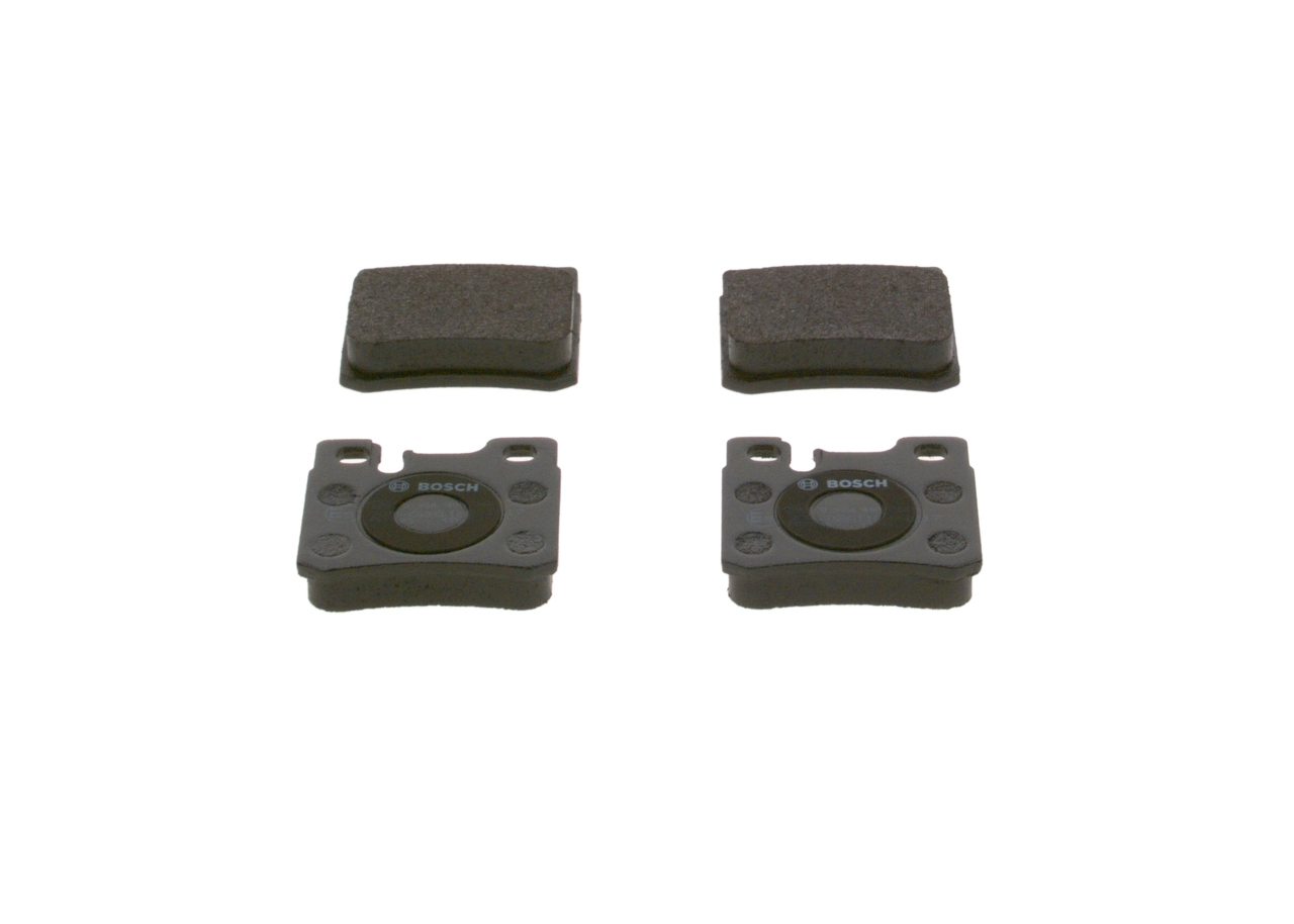 Задні гальмівні колодки Bosch 0986490260 ціна, від 16.12 USD