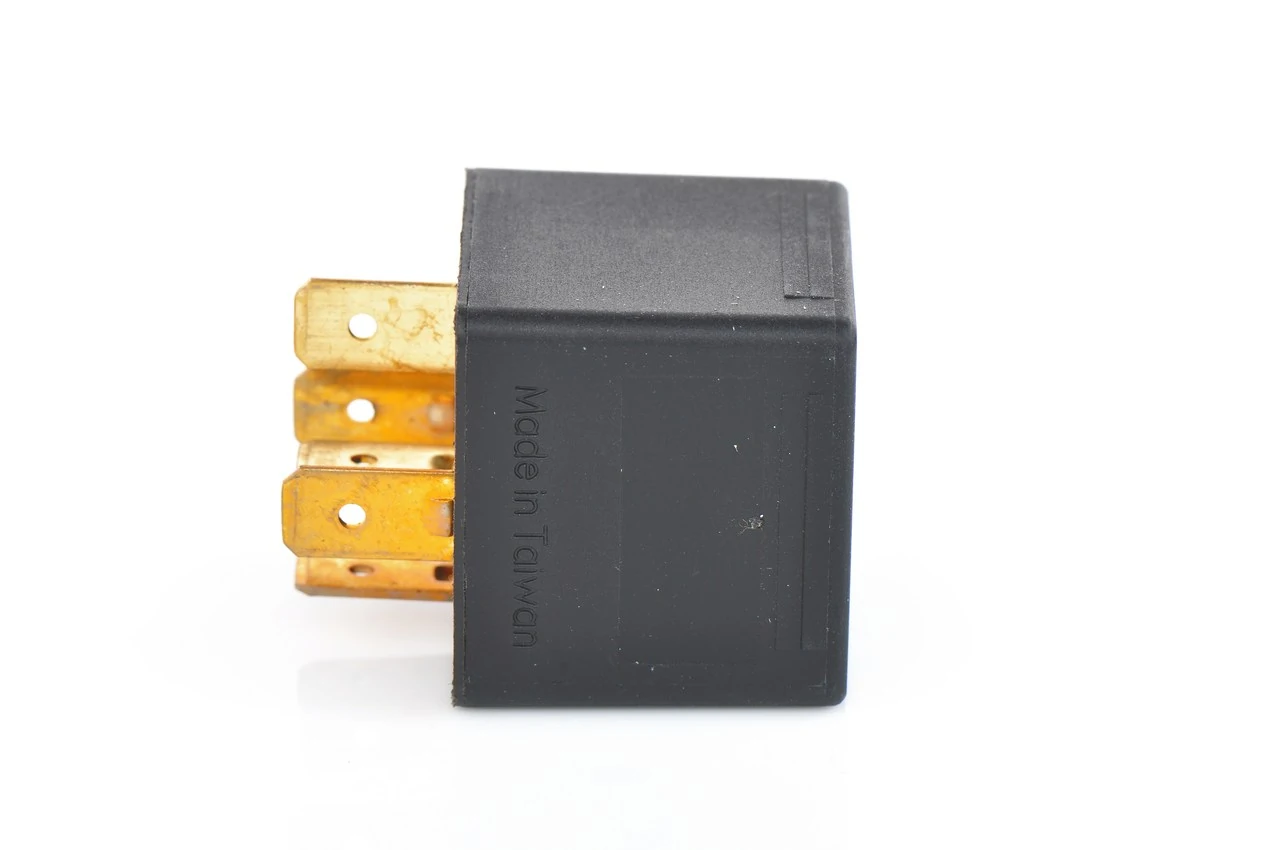  Bosch 0986AH0135 ціна, від 2.59 USD