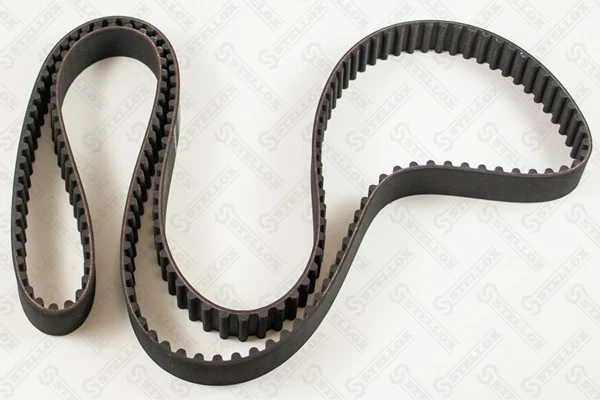 Ремінь двигуна на Toyota Corolla  E12