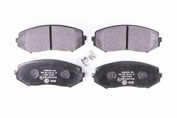Передні тормозні колодки 8DB355012351 HELLA