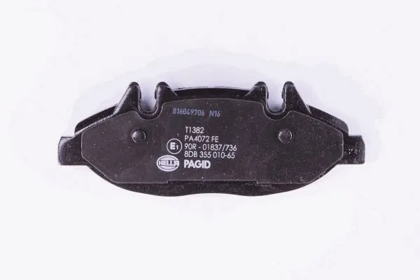 Передні тормозні колодки 8DB355010651 HELLA