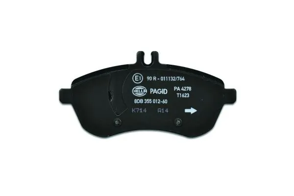 Передні тормозні колодки 8DB355012601 HELLA