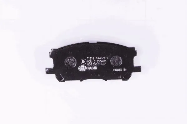 Передні тормозні колодки 8DB355010071 HELLA