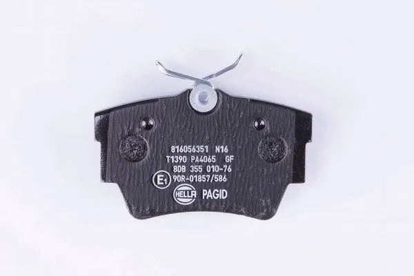 Задні гальмівні колодки 8DB355010761 HELLA