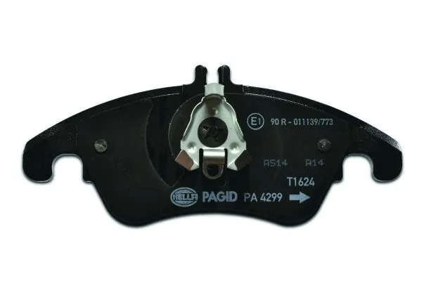 Передні тормозні колодки 8DB355012621 HELLA