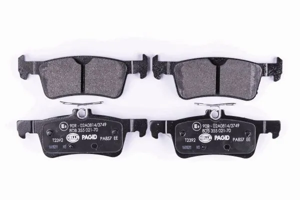Задні дискові колодки HELLA 8DB355021701