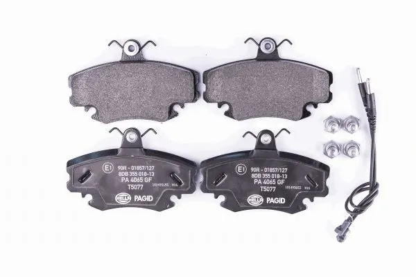 Передні тормозні колодки 8DB355018131 HELLA