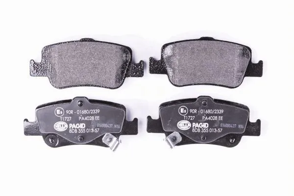 Задні гальмівні колодки 8DB355013571 HELLA