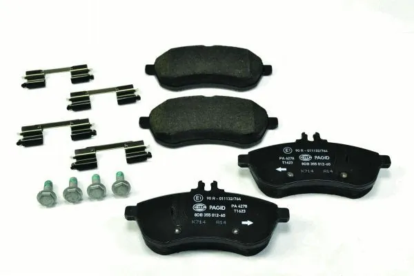 Купити 8DB355012601 HELLA Колодки гальмівні передні, дискові