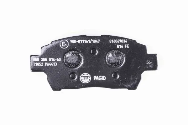 Передні тормозні колодки 8DB355014601 HELLA