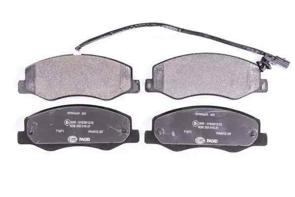 Задні гальмівні колодки 8DB355015311 HELLA