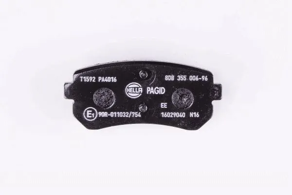 Купити 8DB355006961 HELLA Задні колодки