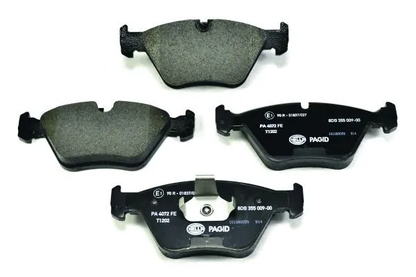 Передні тормозні колодки 8DB355009001 HELLA