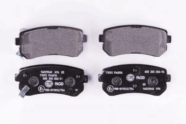 Задні гальмівні колодки 8DB355006961 HELLA