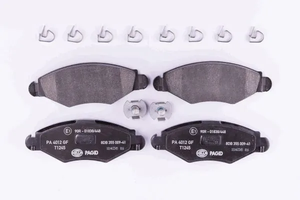 8DB355009411 HELLA Передні гальмівні колодки