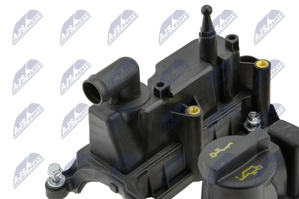 Кришка двигуна на Ford Focus III CB8