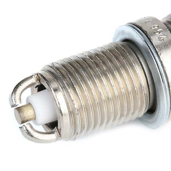 Свічки автомобільні Bosch 0242240648 ціна, від 5.30 USD