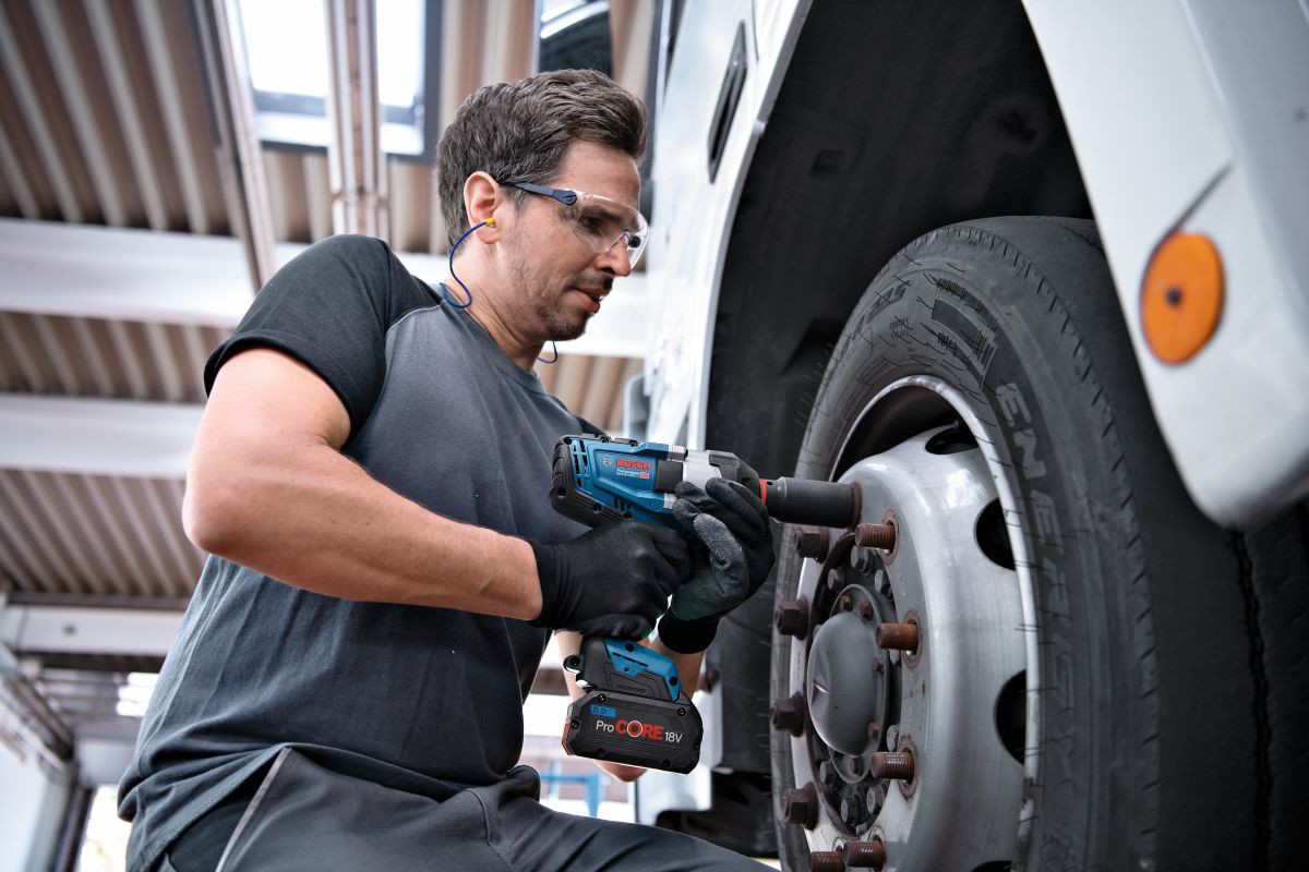 Купити 06019J8300 Bosch Автомобільна батарея