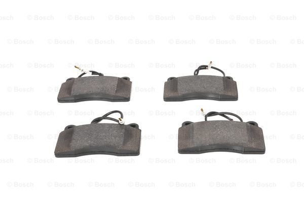 Передні тормозні колодки 0986424738 Bosch