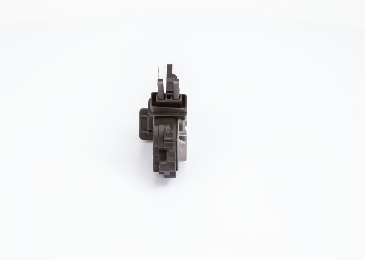 Реле регулятор генератора Bosch 1986AE0158