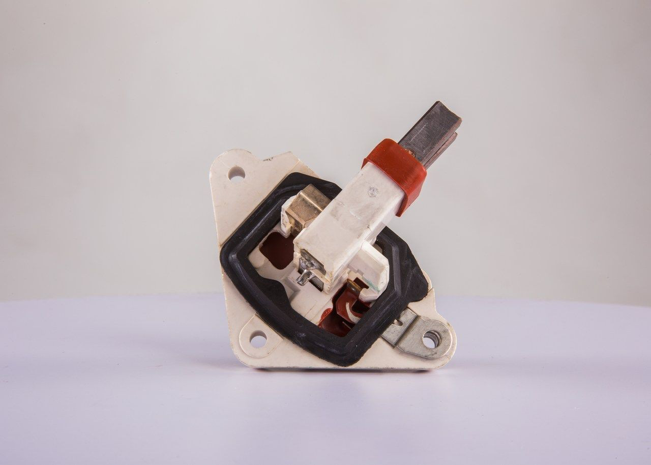 Реле зарядки генератора Bosch 2127311001 ціна, від 13.84 USD
