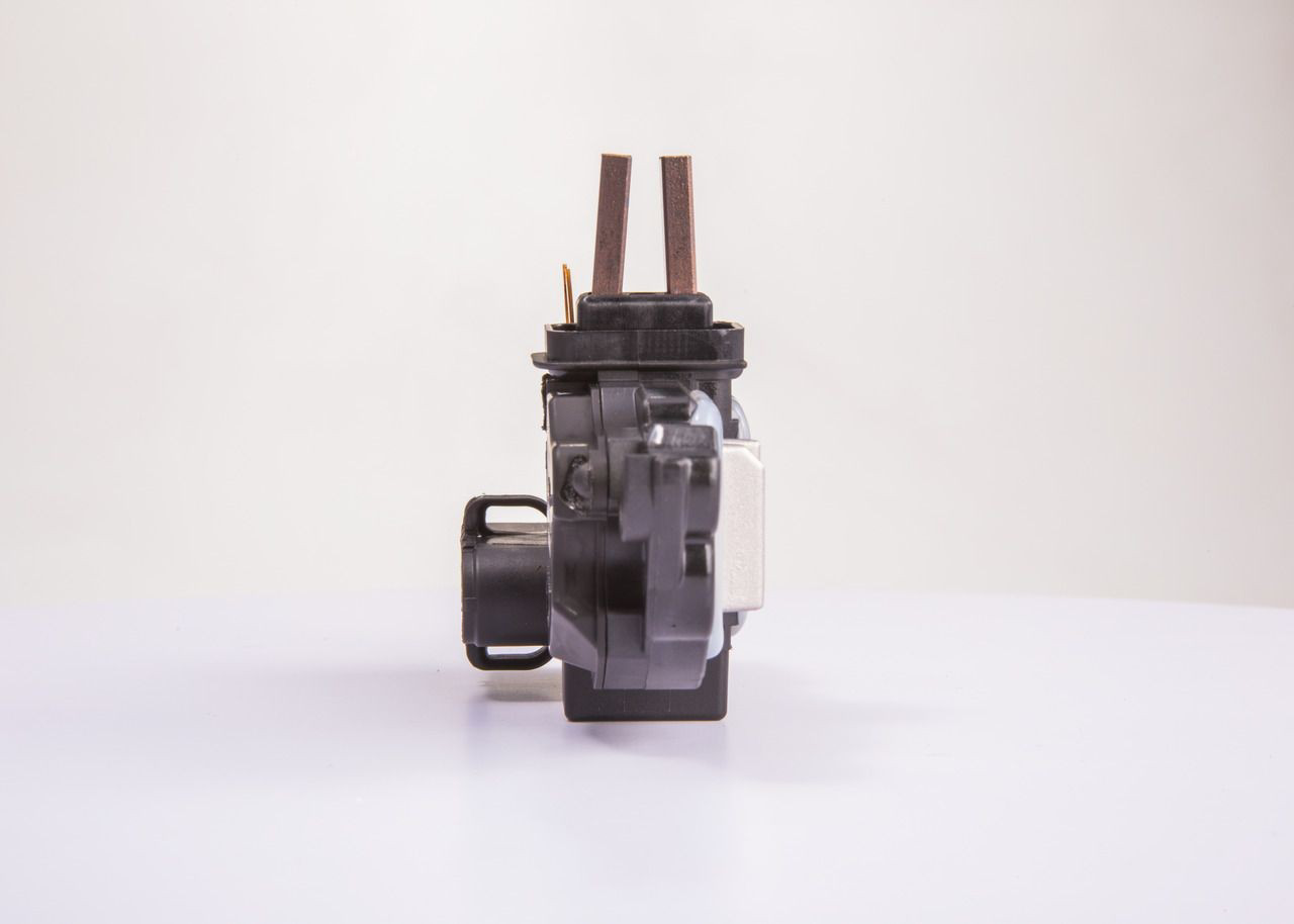 Реле генератора F00MA45253 Bosch