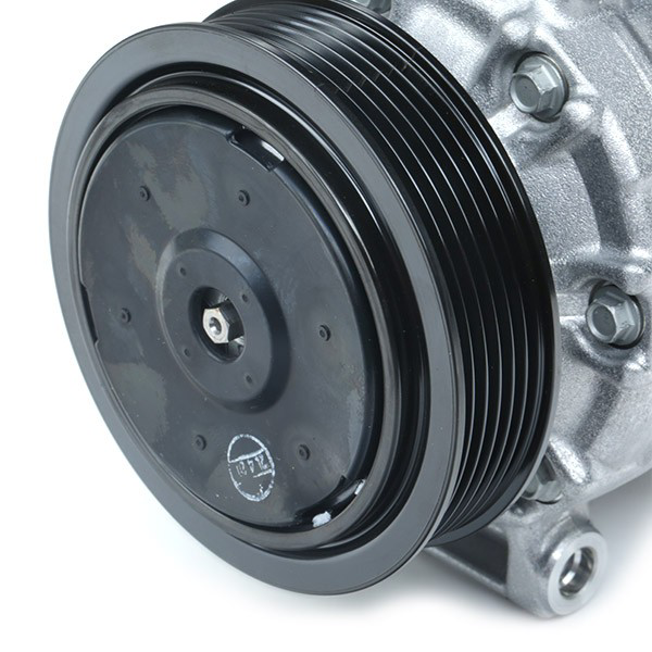 Компресор кондиціонера DCP32022 Denso