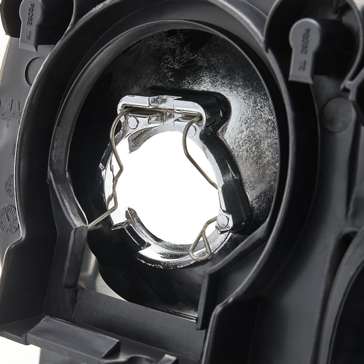 Фара передня права Magneti Marelli LPD661