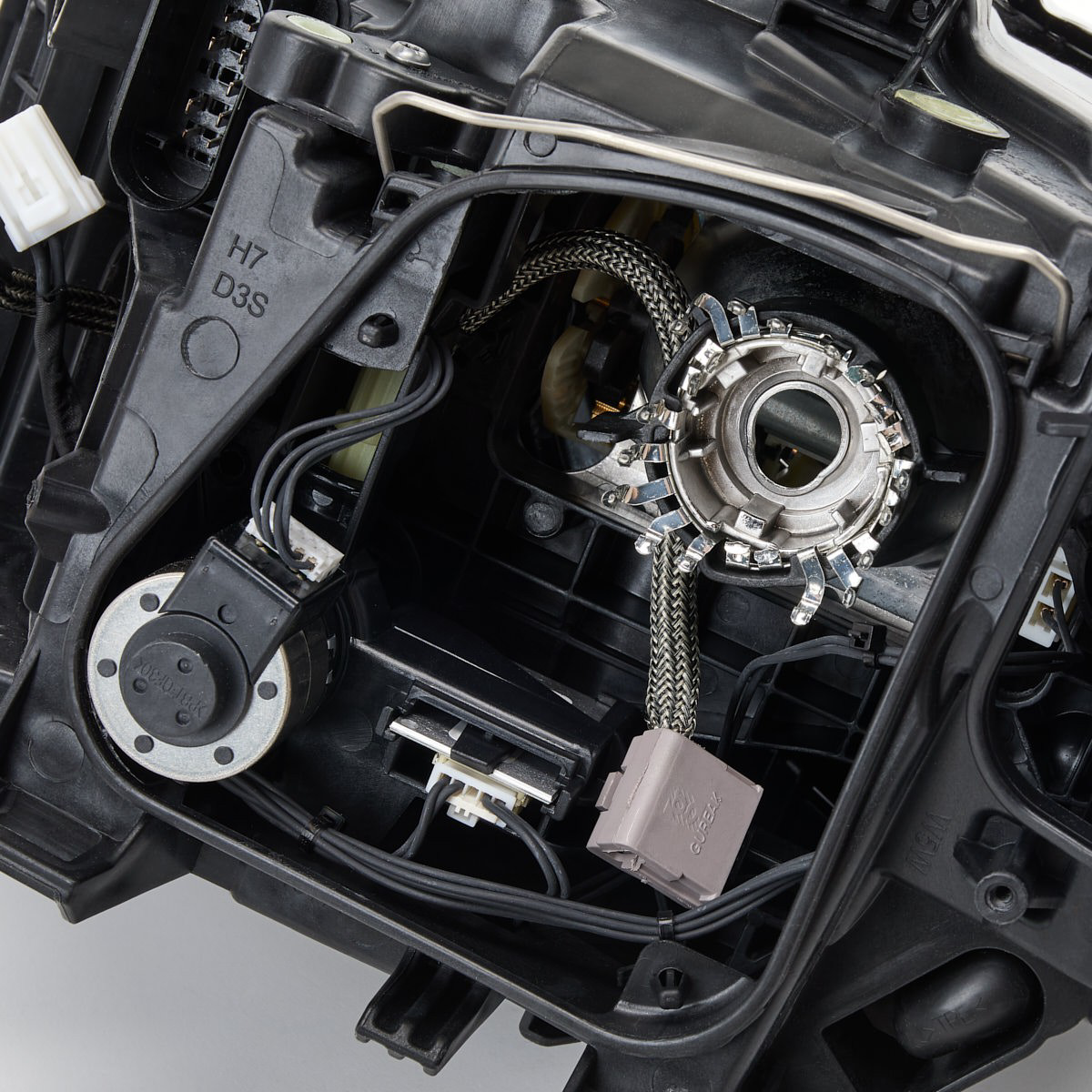 Фара правая VALEO 044868 ціна, від 335.85 USD
