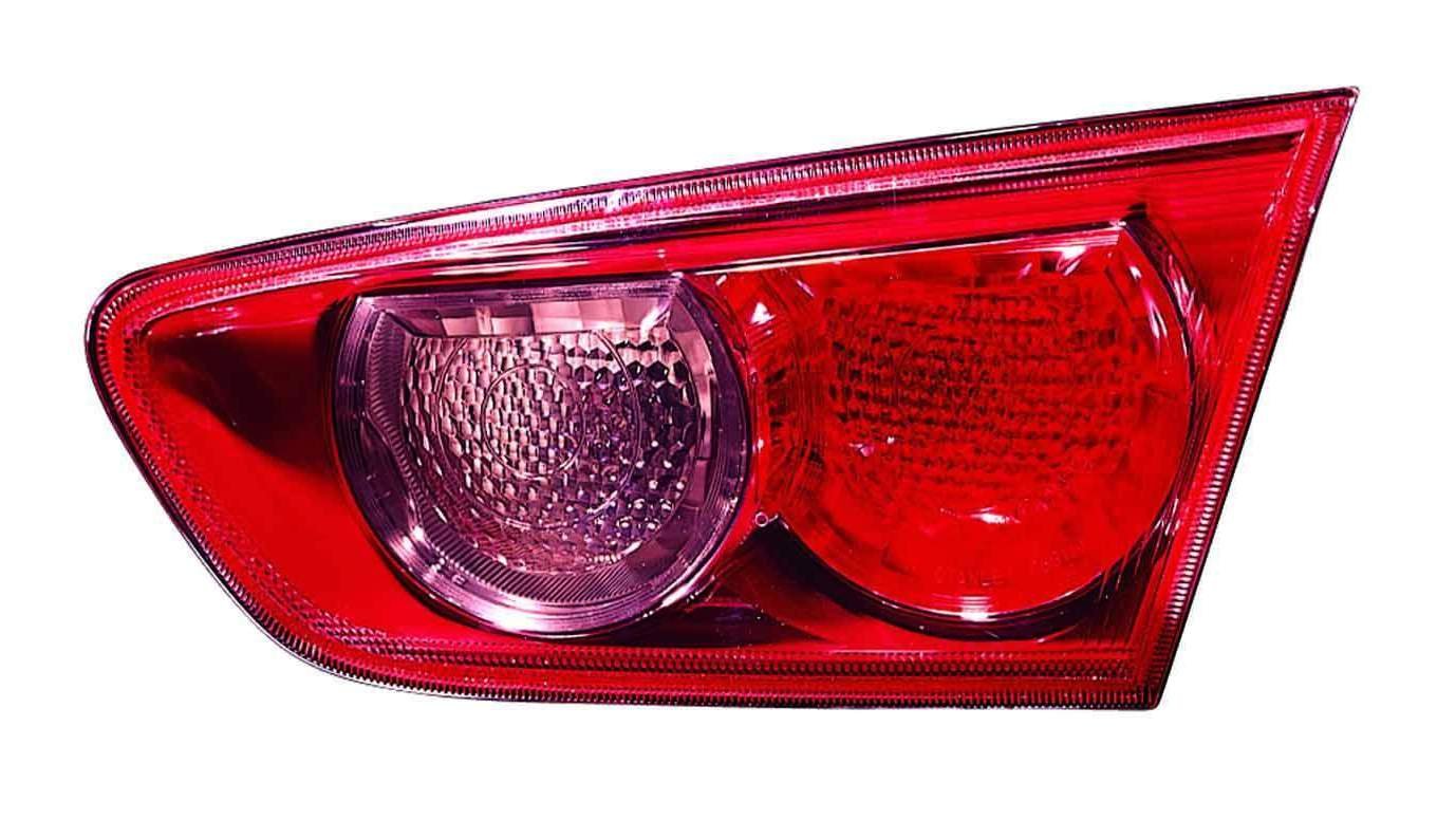 8330A112 Chrysler Ліхтар задній правий, внутрішній