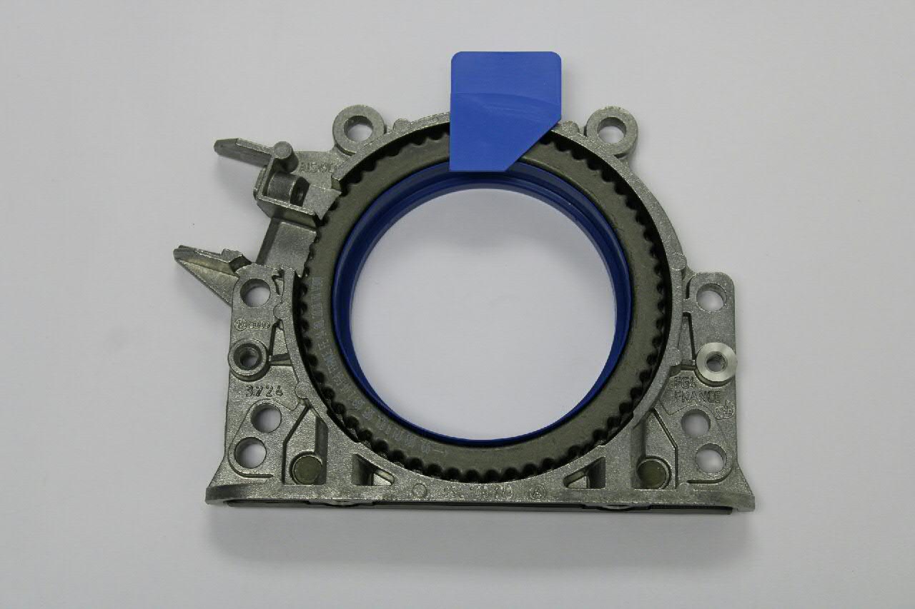 Купити 03L103171A VAG Сальник колінвала задній